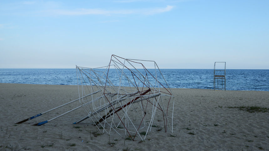 Спасителните постове по плажовете извън курортите може да бъдат разредени