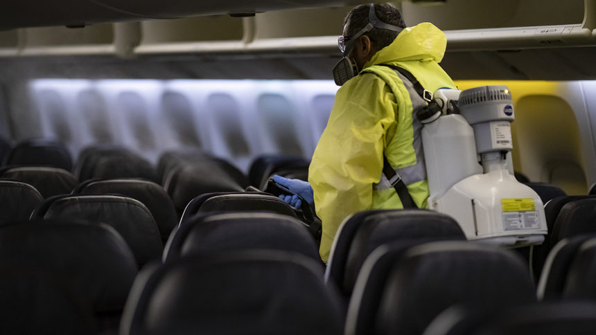 Без средни седалки, с мерене на температура или маски - зависи къде каца самолетът