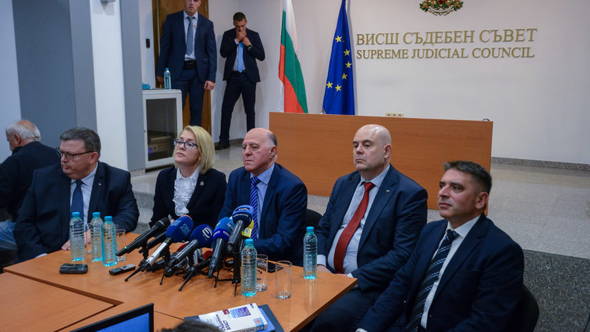 Няма как помощта отвън да бъде по-решителният фактор, който да доведе до промяна, при липса на желание и ресурси отвътре