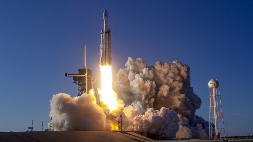 Новата надпревара за космоса: как SpaceX изпревари конкуренцията