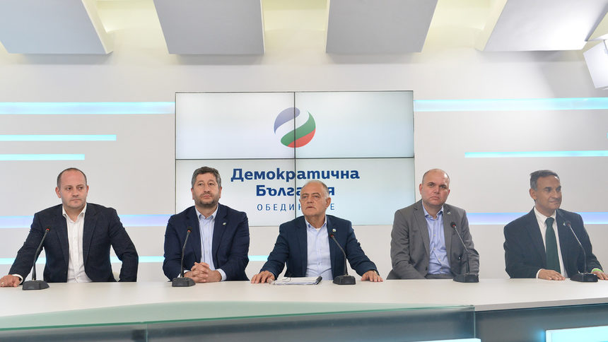 Националният план не може да бъде решение само на едно отиващо си правителство и неговото изработване не бива да става залог на предизборната кампания, която реално е в ход у нас, заявяват от "Демократична България".