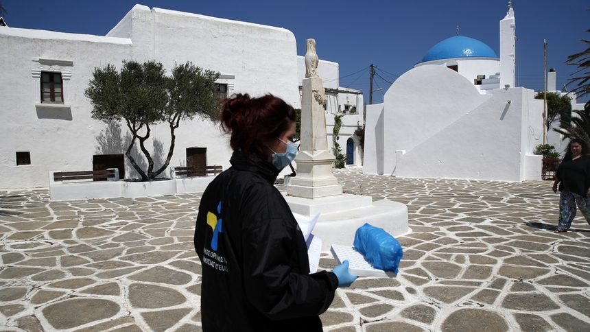 Гърция ще допуска туристи от всички страни, но с карантина за някои