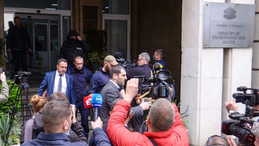 Зам.-министърът на околната среда и водите (МОСВ) Красимир Живков остава в ареста. Акцията на 28 май бе ръководена от прокурор Ангел Кънев.
