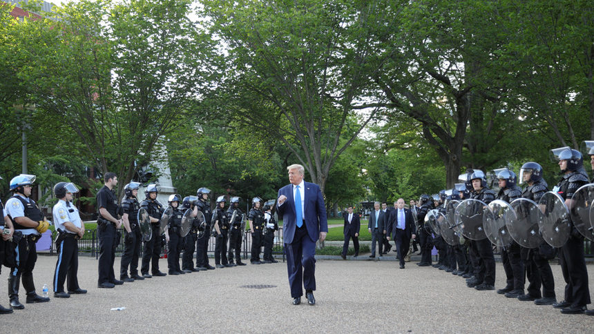 Тръмп заплаши да изкара армията, Ню Йорк и Вашингтон са с полицейски час