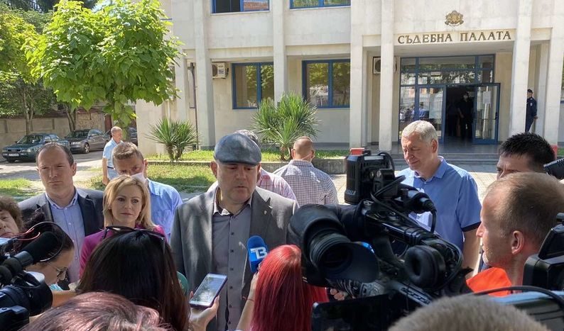 "За първи път имаме главен прокурор, който говори едновременно политически и популистки и действа като популист", казва политологът Милен Любенов.