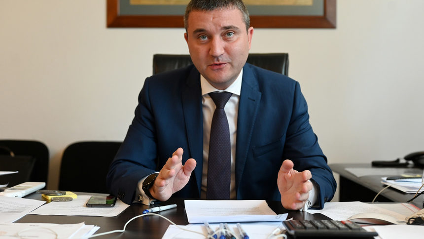 Горанов: България ще приеме еврото при сегашния курс с лева