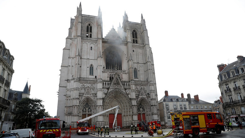 Пожар в катедралата в Нант унищожи църковния орган
