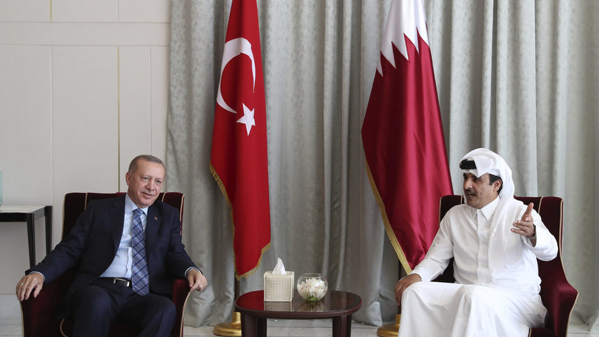 Президентът на Турция Реджеп Тайип Ердоган и емирът на Катар Хамад бин Халифа ал Тани.