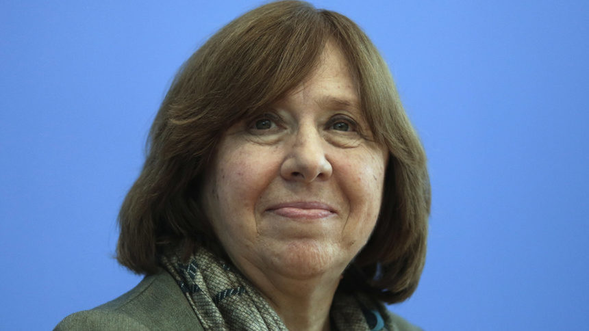 Светлана Алексиевич, пред която дори Лукашенко скрива полицейската палка.
