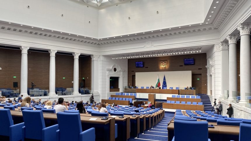Коронавирусът, БСП и ДПС провалиха заседанието на парламента