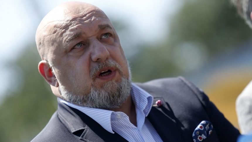 Видя се, че има фенове на няколко клуба в България, които демонстративно не спазваха мерките, каза министърът на спорта.