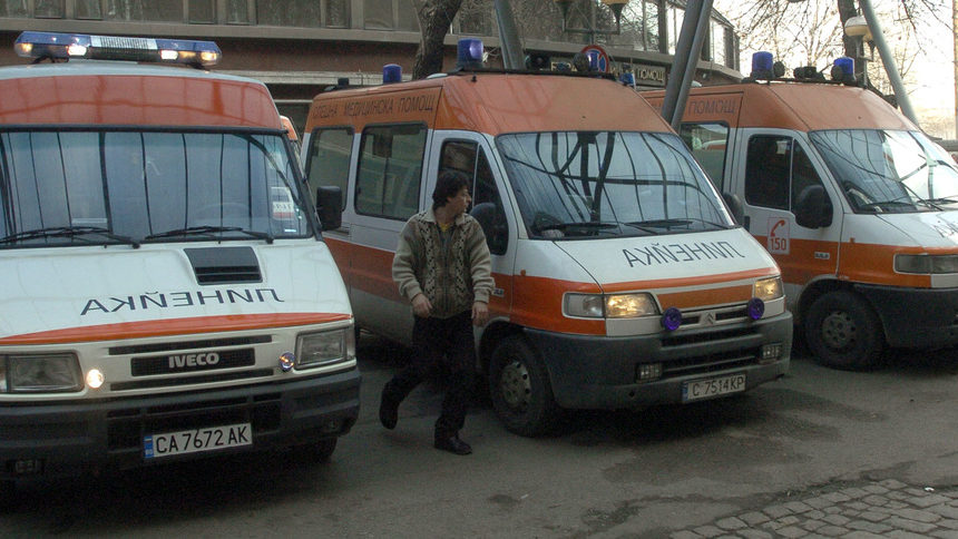 Пандемията разкри мащабите на катастрофата с медиците в България и Румъния