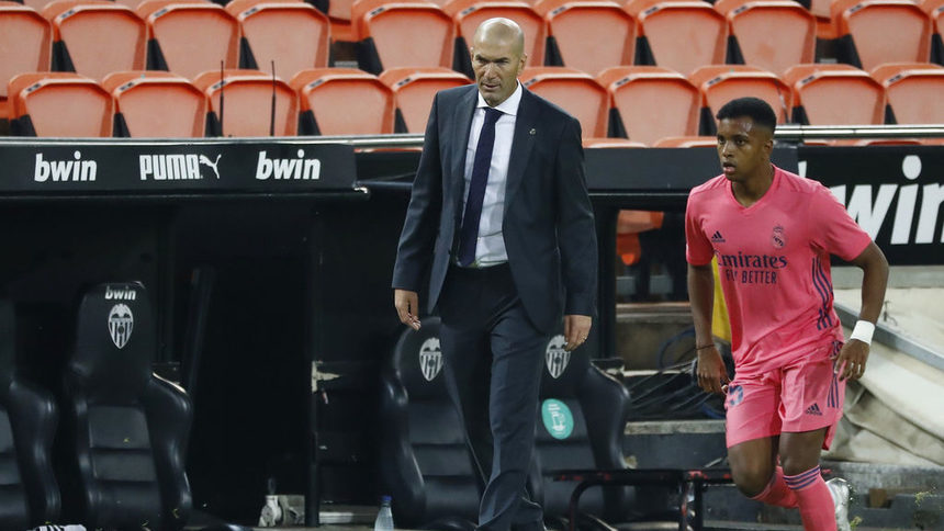 В сянката на собствения си успех Зидан и "Реал" (Мадрид) понасят критики