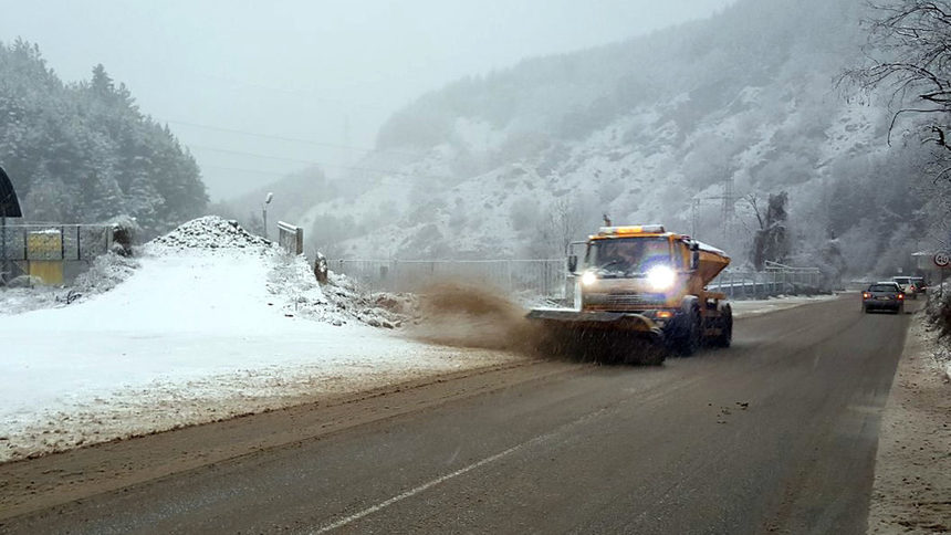 От пътната агенция съветват да се пътува с подготвени за зимата автомобили