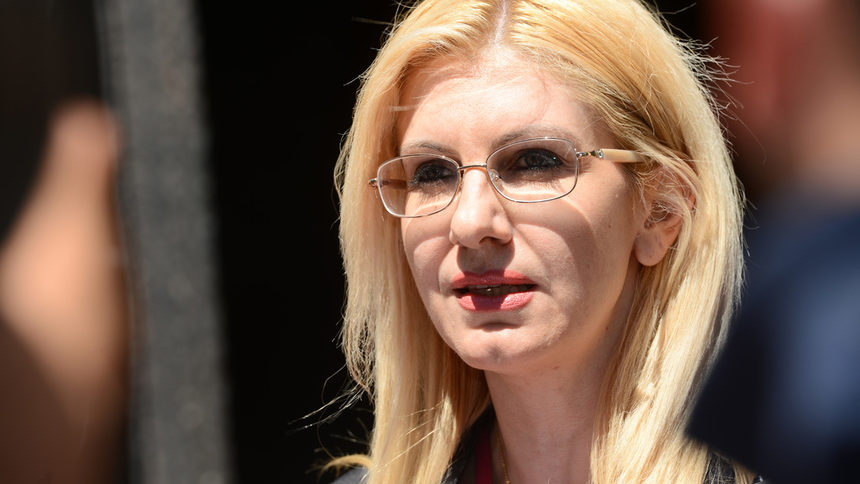 Министърът на правосъдието Десислава Ахладова разпореди проверка по случая, за който сигнализира съдия Мирослава Тодорова, а работна група ще предлага промени в законодателството за конвоирането.
