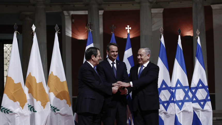 Лидерите на Кипър, Гърция и Израел при срещата им на върха за Източносредиземноморския газопровод на 2 януари тази година.