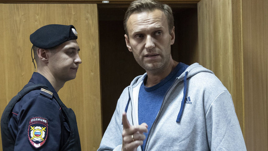 Навални се връща в Русия месеци след отравянето с "Новичок"