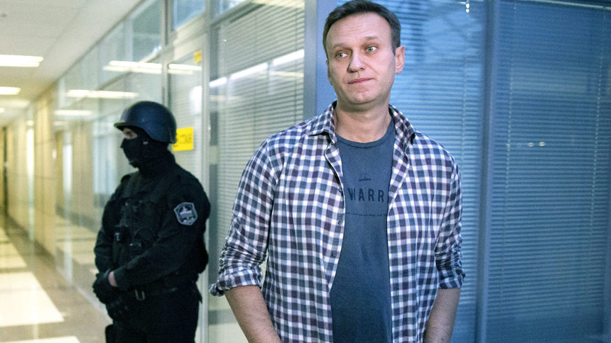 Навални ще бъде задържан при връщането си в Русия в неделя