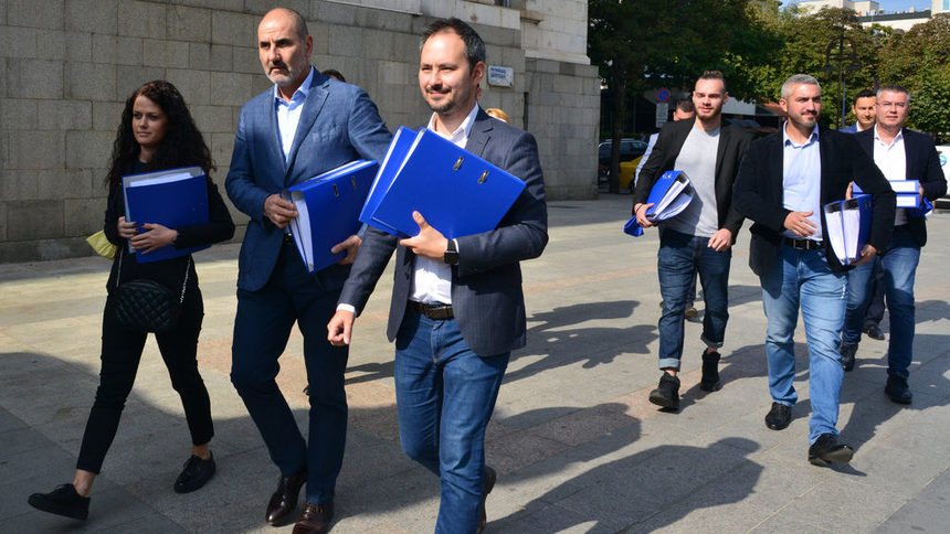 Цветанов за "симбиозата ДПС - ГЕРБ": Листите на ГЕРБ се редят от Горанов и Харизанов