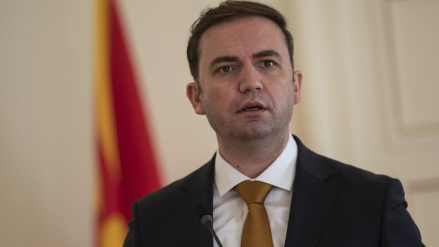 Македонският външен министър Буяр Османи