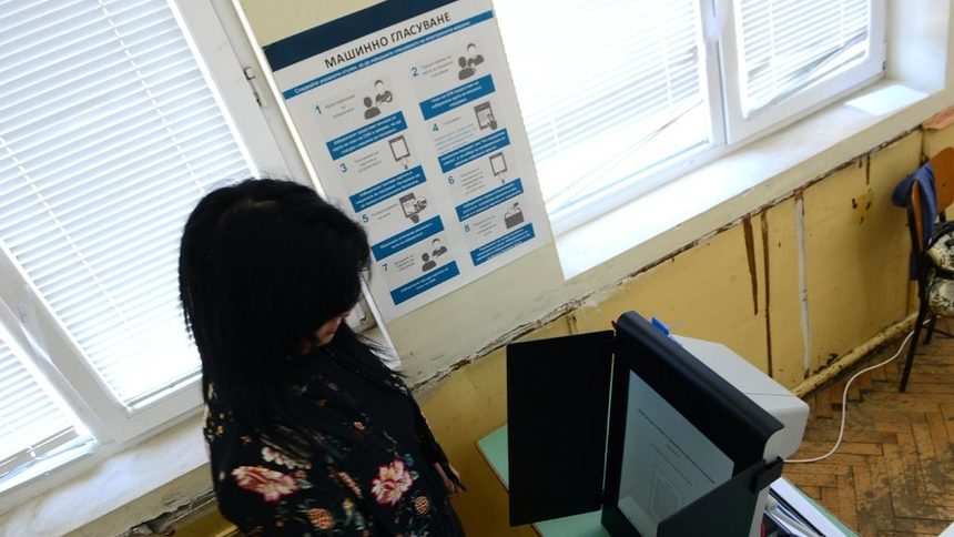 Параграф 22: броенето на гласовете от изборите изправи властите пред неизбежно законово нарушение