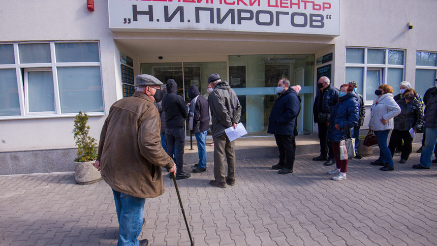 Коронавирусът в България: в неделя "Пирогов" ще ваксинира без записване (хронология)