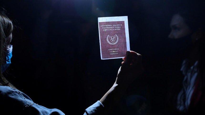 Половината "златни" паспорти за чужденци в Кипър се оказаха незаконни