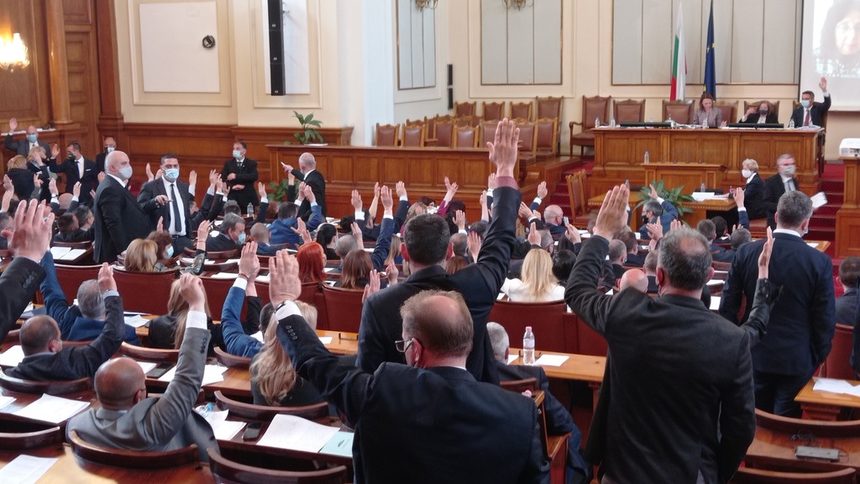 След изборите: за 13 ч. парламентът промени някои правила за изборите (хронология)