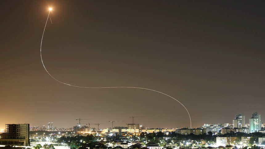 На ръба на войната - Израел бомбардира Газа, докато "Хамас" изстрелва стотици ракети