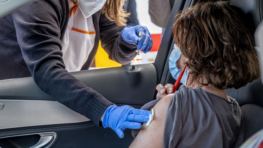 Коронавирусът по света: Германия смекчава карантината за напълно ваксинирани
