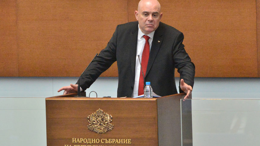 "Прокуратурата дължи действия, не дължи резултат, както не го дължи и съдът", заяви главният прокурор Иван Гешев пред пленума на ВСС.
