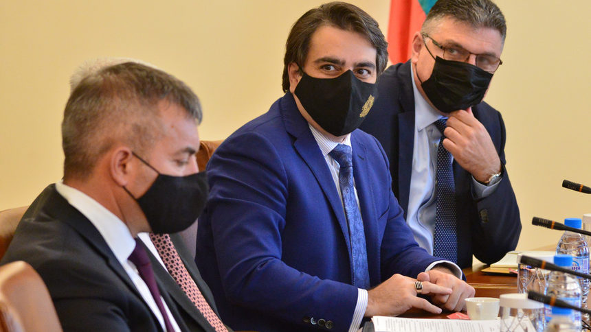 Политическото напрежение: Държавните фирми проверяват за договори със санкционираните (хронология)