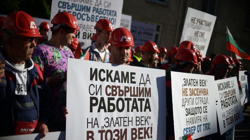 Строителната компания твърди, че ЗУТ не е променен заради небостъргача "Златен век" и че тезата на ДНСК, че разрешителното е изтекло, е неправилна