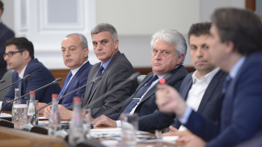 Политическото напрежение: кабинетът с нови проверки и предадени документи на прокуратурата (хронология)