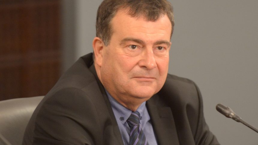 Зам.-министър вини бивш в натиск и неизгодни договори за маски, респиратори и лекарство