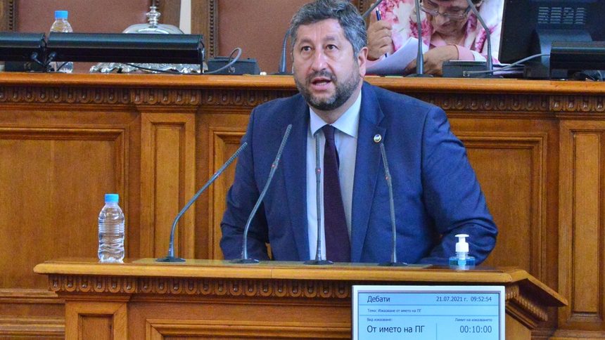 Според "Демократична България" трябва да се работи за укрепване на суверенитета и републиката