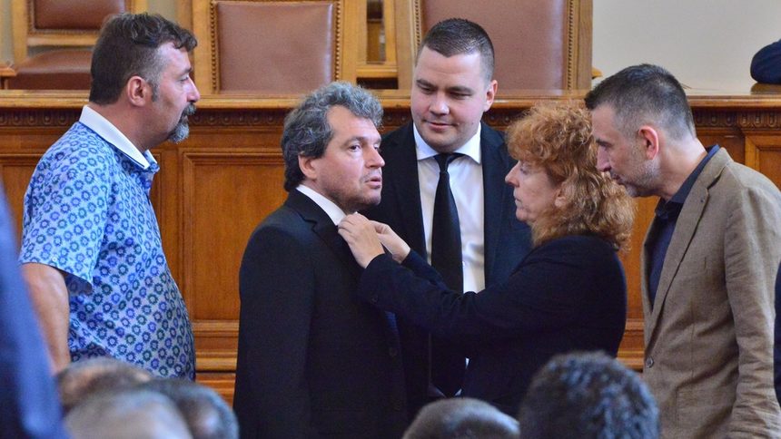 Политическото напрежение: "Има такъв народ" ще представи утре кабинета си на три партии (хронология)