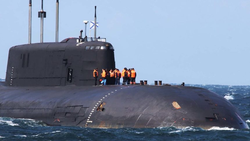 Край Дания е спрял двигателят на руска ядрена подводница, близнак на "Курск"