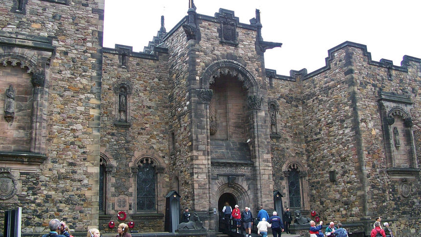 Двадесет души превзеха Единбургския замък
