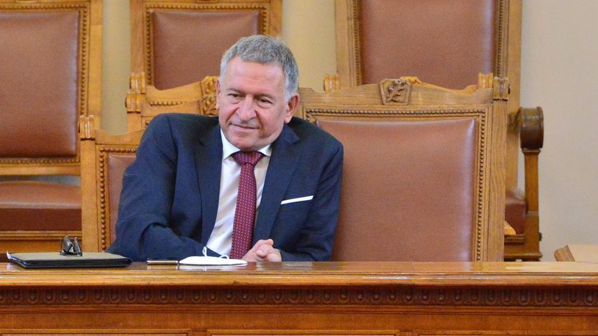 Стойчо Кацаров: Пандемията е под контрол, не се налагат нови мерки