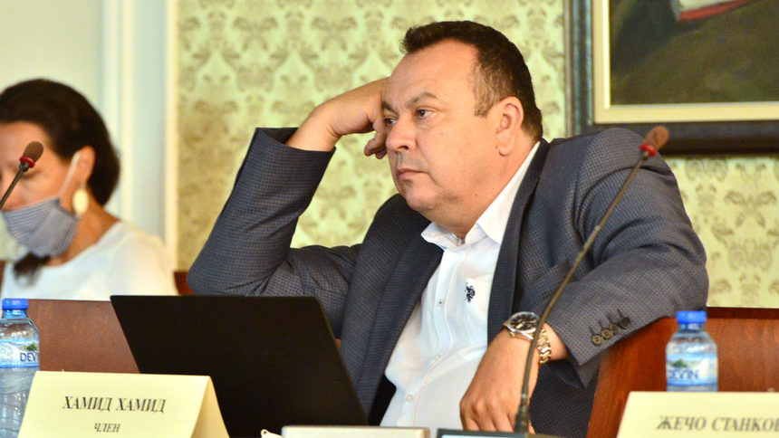 Цитат на деня: Защо да не бъде поканен градинарят на Росенец в парламента?