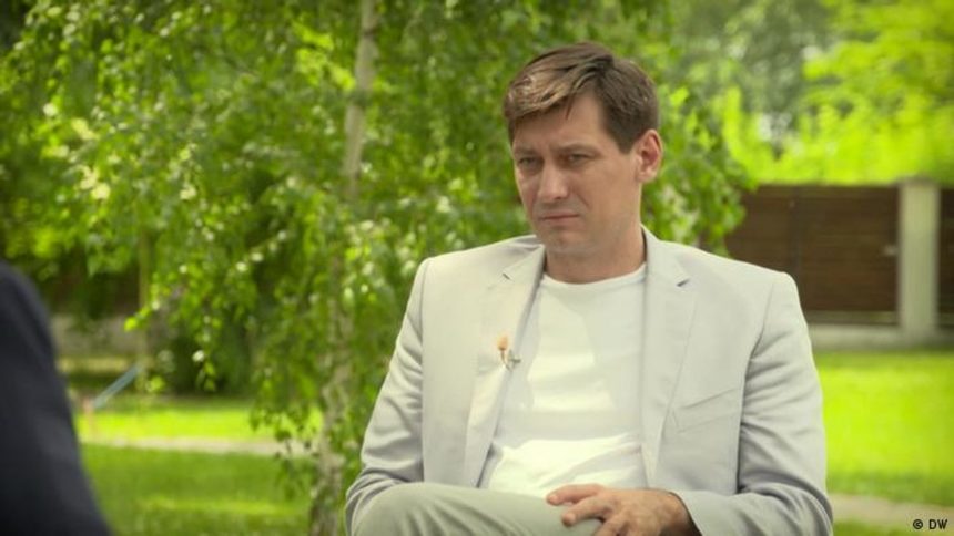 Дмитрий Гудков, който избяга в България: "Властта на Путин е власт на крадци"