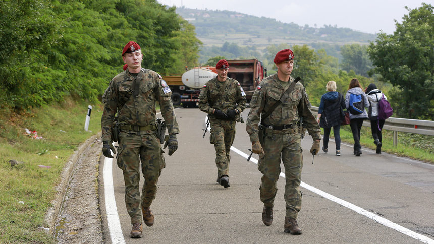 Сърбия и Косово прекратиха кризата - НАТО ще пази границата, колите ще преминават със стикери