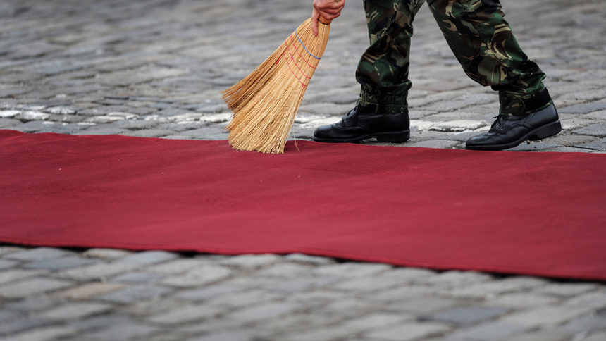 На предстоящите избори всяка партия очаква като че ли някакво чудо.