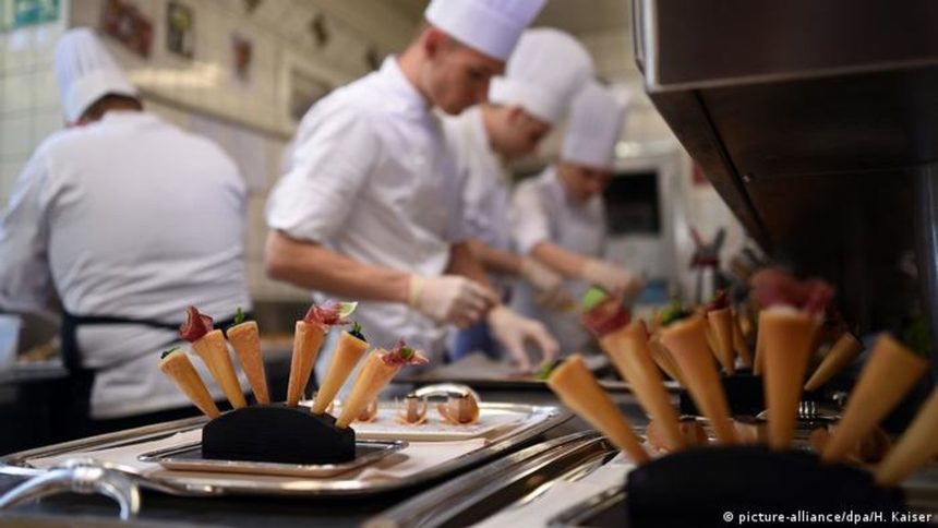 Германия отчаяно търси над 17 000 готвачи, но има проблем със заплатите