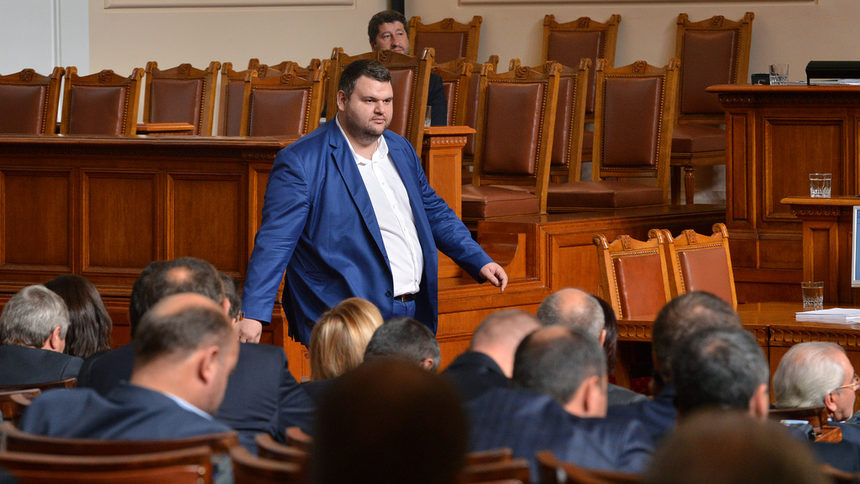 Пеевски се завръща, слабите кандидати за депутати на ДПС си отиват