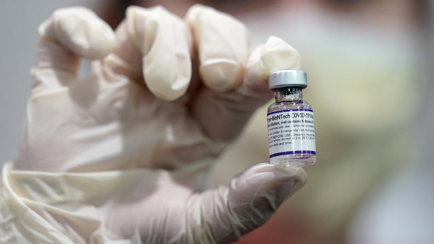 Коронавирусът по света: "Пфайзер" обяви 95.6% ефективност на бустерната си доза