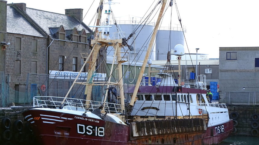 Британско-френският риболовен спор се задълбочи със спиране на лодки и заплахи за санкции