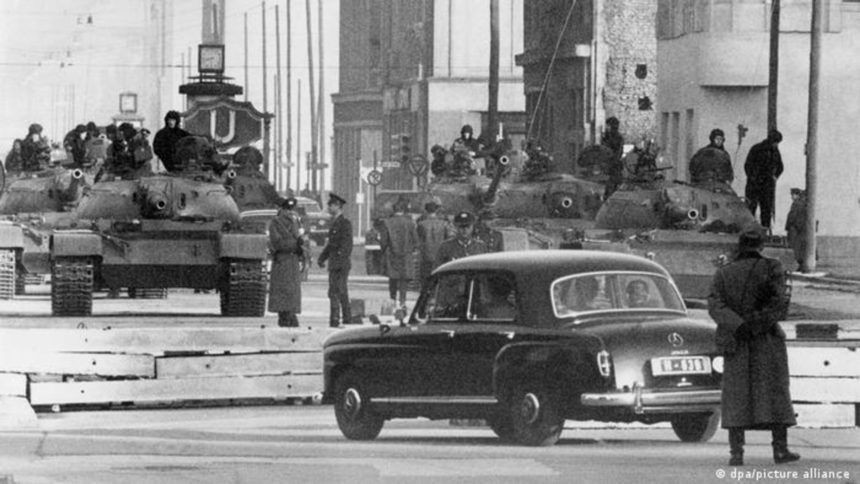 28 октомври 1961 година: съветски танкове на "Чекпойнт Чарли".
