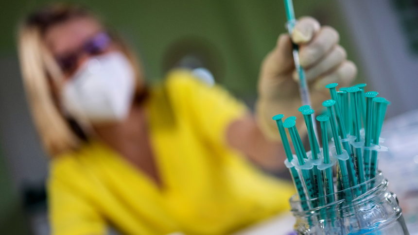 Коронавирусът по света: Гърция ще изисква повече тестове от неваксинираните